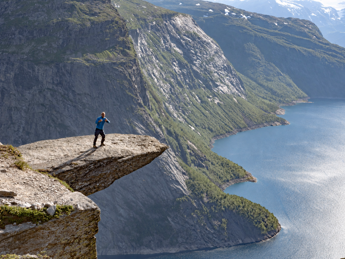 Trolltunga über dem See Ringedalsvatnet.